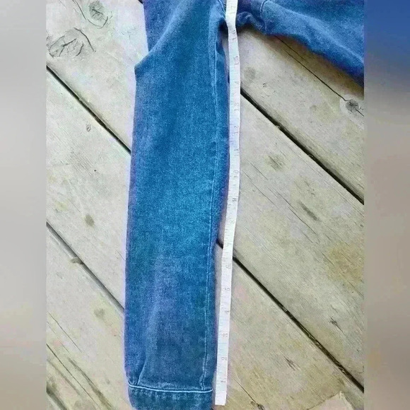 LEVI'S DENIM SHIRT SIZE MED - Picture 7 of 7